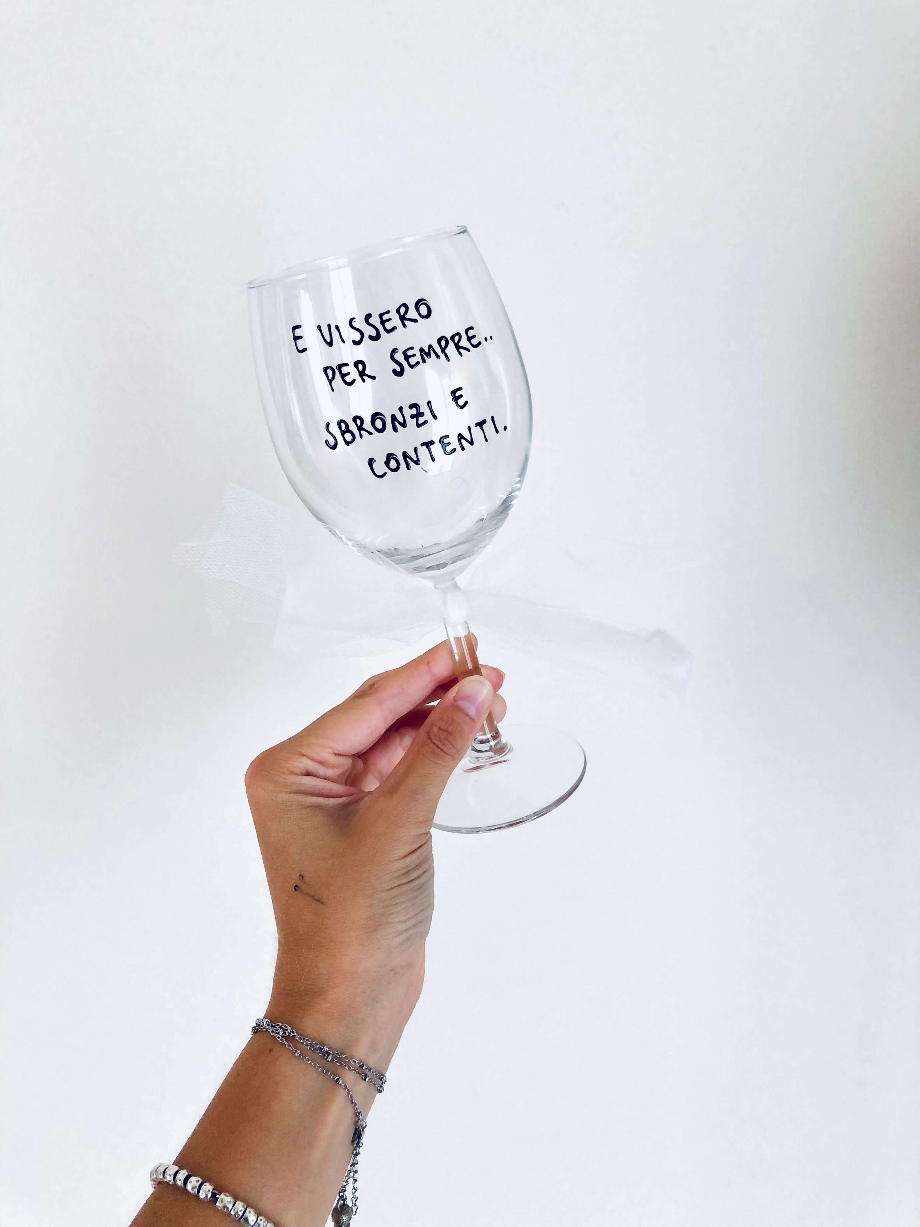 E vissero per sempre sbronzi e contenti