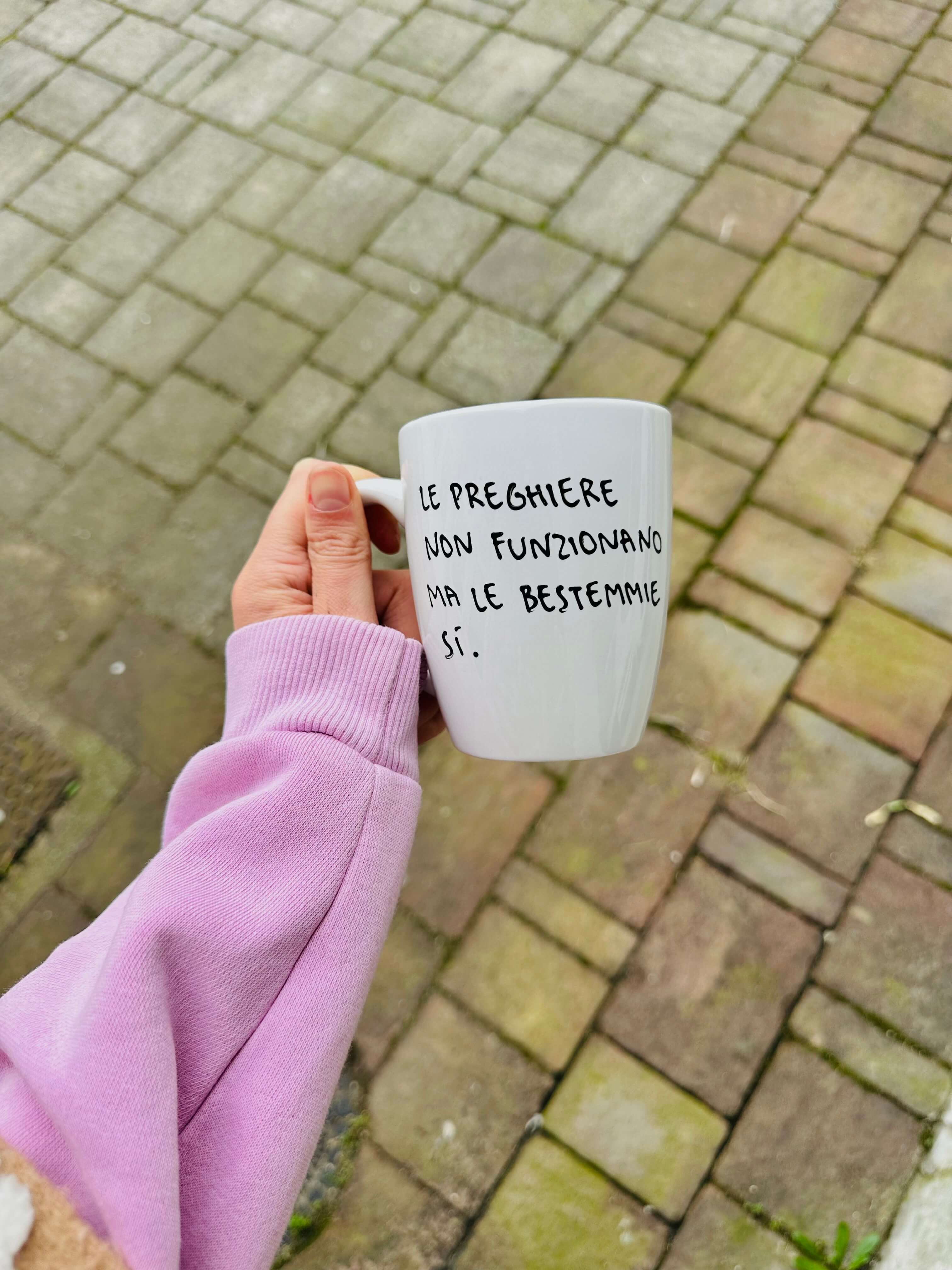 Le preghiere non funzionano ma le bestemmie sì