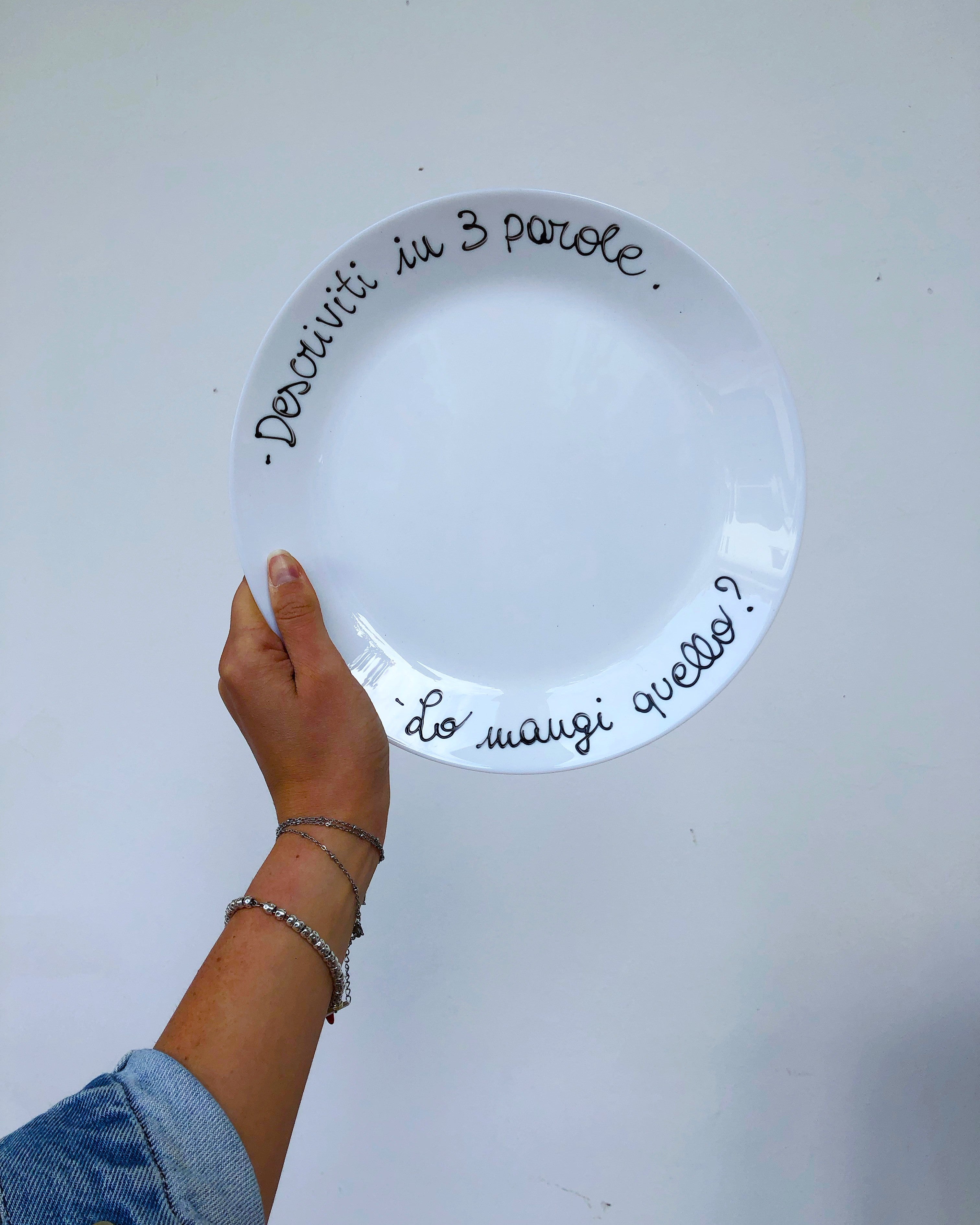 Descriviti in 3 parole. Lo Mangi quello?